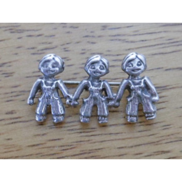 Vintage Sterling Children Holding Hands Pin - Picture 5 of 9